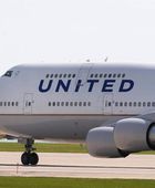"يونايتد إيرلاينز" تلوح برفع التذاكر 20% لمواجهة تكاليف الوقود