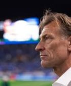 مطالبات بإقالة "رينارد" بعد الهزيمة الثقيلة أمام مصر