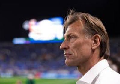 مطالبات بإقالة "رينارد" بعد الهزيمة الثقيلة أمام مصر