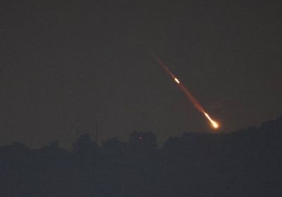 الدفاعات الإسرائيلية تعترض صواريخ إيرانية فوق دمشق