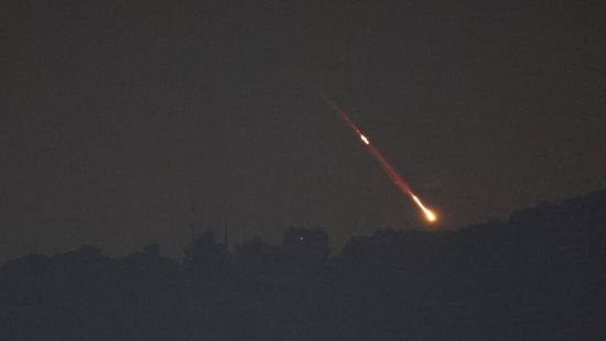 الدفاعات الإسرائيلية تعترض صواريخ إيرانية فوق دمشق