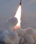 مكتب أبوظبي: إصابة 5 هنود إثر سقوط شظايا باليستي