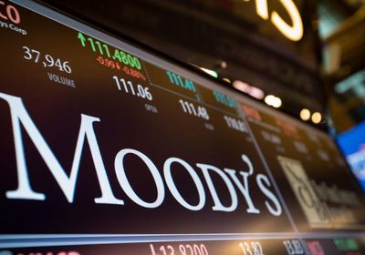 "موديز" تخفض تصنيف صندوق "كيه كيه آر" بسبب تعثر القروض