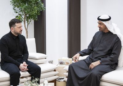 الشيخ محمد بن زايد وزيلينسكي يؤكدان رفض العدوان الإيراني ودعم الأمن والسلم الدولي