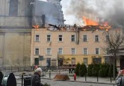 حريق في ميناء أوست-لوجا الروسي بعد هجوم أوكراني بمسيرات