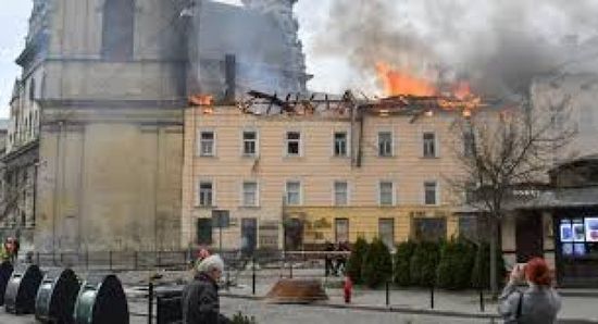 حريق في ميناء أوست-لوجا الروسي بعد هجوم أوكراني بمسيرات