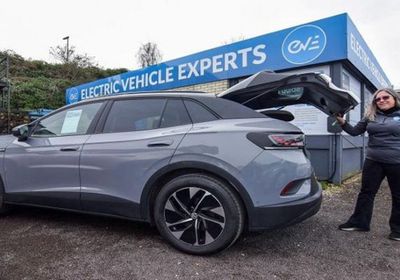 أسعار الوقود تدفع المستهلكين الأوروبيين نحو السيارات الكهربائية