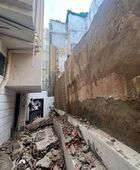 3 أسر تنجو من انهيار منزل في المكلا