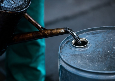 خام "نايمكس" يغلق فوق 100 دولار لأول مرة منذ 4 سنوات