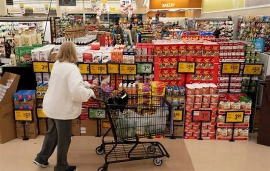 تراجع ثقة المستهلكين الأمريكيين لأدنى مستوى في 2026