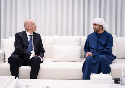 عبدالله بن زايد يستقبل وزير الدفاع اليوناني