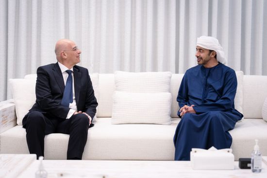 عبدالله بن زايد يستقبل وزير الدفاع اليوناني