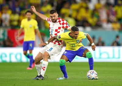 البرازيل تنتزع فوزًا مثيرًا من كرواتيا