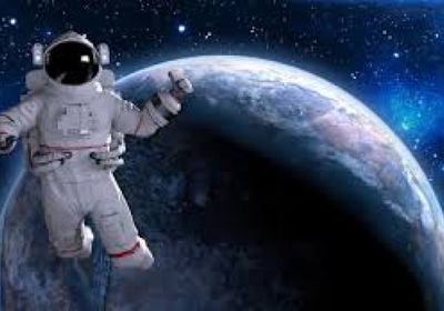 أربعة رواد فضاء يتأهبون للانطلاق إلى مدار القمر