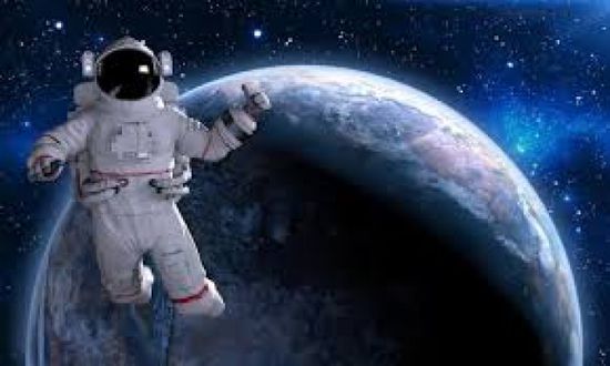 أربعة رواد فضاء يتأهبون للانطلاق إلى مدار القمر