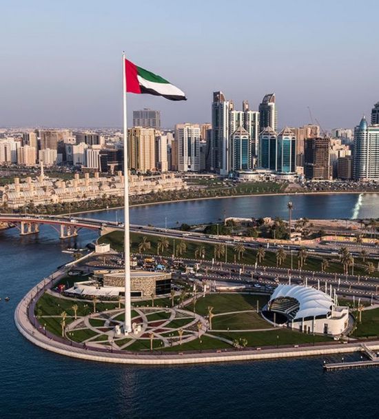 الجهات المختصة في أم القيوين تتعامل مع حادث نتيجة سقوط شظايا