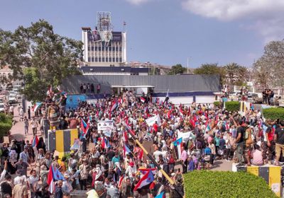 بن بريك يوجه نصيحة للسعودية بعد فتح مقرات الانتقالي في عدن