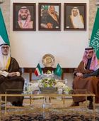 وزير الخارجية السعودي يستعرض مع نظيره الكويتي العلاقات بين البلدين