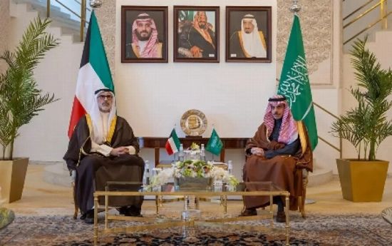 وزير الخارجية السعودي يستعرض مع نظيره الكويتي العلاقات بين البلدين