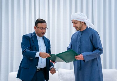 محمد بن زايد يتلقى رسالة خطية من رئيس وزراء بنجلاديش