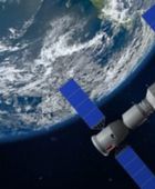 "ناسا" ترسل 4 رواد فضاء لسطح القمر