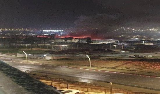 إصابات وأضرار مادية جراء سقوط شظايا صواريخ وسط إسرائيل