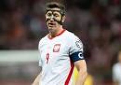 ليفاندوفسكي يلمح إلى اعتزاله اللعب الدولي بعد خيبة أمل بولندا في الملحق