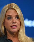 ترامب يقيل وزيرة العدل بام بوندي