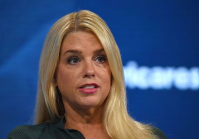 ترامب يقيل وزيرة العدل بام بوندي