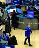 "وول ستريت" تقلص خسائرها مع ترقب بيانات الوظائف