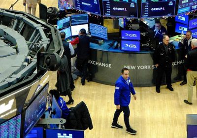 "وول ستريت" تقلص خسائرها مع ترقب بيانات الوظائف