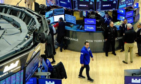 "وول ستريت" تقلص خسائرها مع ترقب بيانات الوظائف