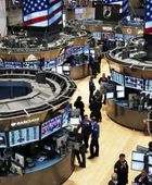 وول ستريت تنهي أسبوعاً متقلباً بمكاسب جماعية 