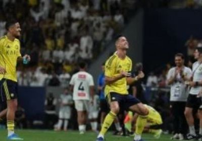 رونالدو يقود النصر لفوز مثير على النجمة بخماسية في الدوري السعودي