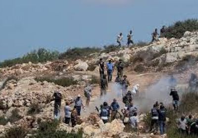 مستوطنون ينفذون أعمال تجريف لأراضي فلسطينيين