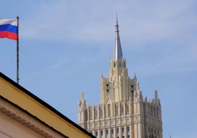 روسيا: زيلينسكي محور الفساد.. ولن يترك منصبه طواعية