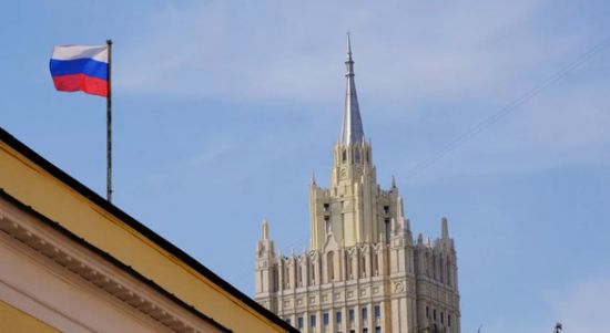 روسيا: زيلينسكي محور الفساد.. ولن يترك منصبه طواعية