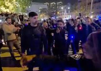 شرطة الاحتلال تفض تظاهرة مناهضة للحرب وسط تل أبيب