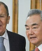 وزير الخارجية الروسي يناقش مع نظيره الصيني الوضع بالشرق الأوسط