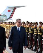 رئيس الحكومة المغربية يصل القاهرة.. ومدبولي في مقدمة مستقبليه