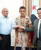 بتكليف من الرئيس الزُبيدي.. تكرّيم البطل علوي عبدالله بـ "درع الصمود"