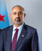 الرئيس الزُبيدي يعزي أسرتي الشهيدين حيدرة والمطحني