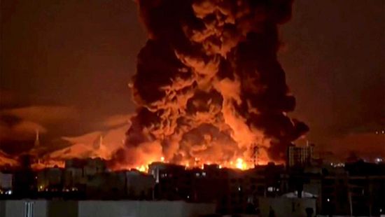 انفجارات عنيفة تهز مناطق متفرقة بإيران