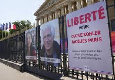 تفاصيل إفراج طهران عن الفرنسيين سيسيل كولر وجاك باريس