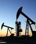 العقود الآجلة للخام الأمريكي تواصل الهبوط