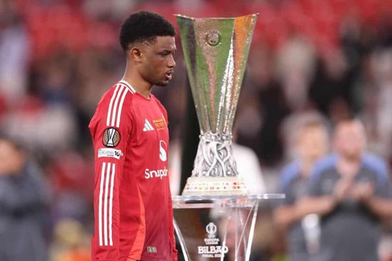 أماد ديالو يدعم المدرب كاريك لتولي قيادة مانشستر يونايتد بشكل دائم