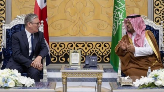 رئيس الوزراء البريطاني يصل جدة