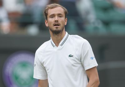 فيديو.. دانييل ميدفيدف يحطم مضربه غاضبًا في بطولة مونتي كارلو