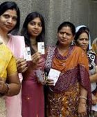 ملايين الهنود يدلون بأصواتهم مع بدء انتخابات محلية