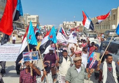 جماهير سقطرى تعلن تضامنها مع حضرموت رفضا للقمع